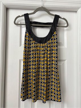 A. Byer Black, Yellow & White Geometric Sleeveless Top